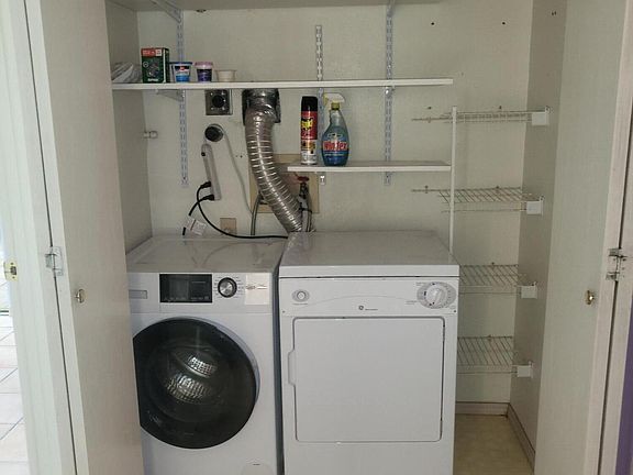 5th image of 827 Country Club Dr SE APT 2C