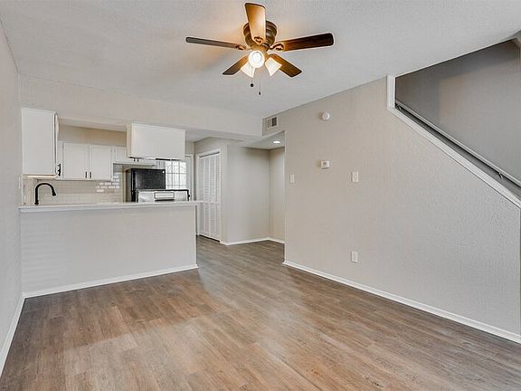 4th image of 406 Noble Ave #C