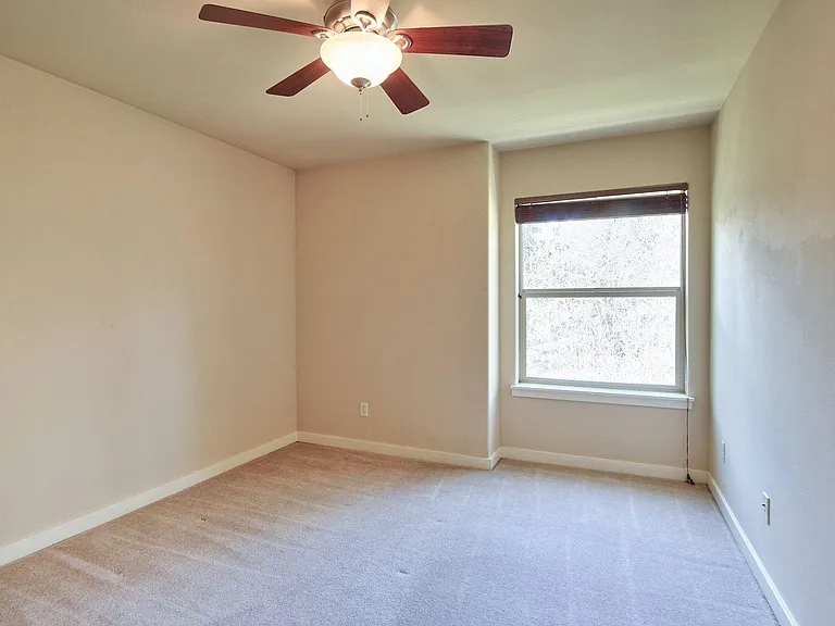 2109 NE 50th Way — Photo 28