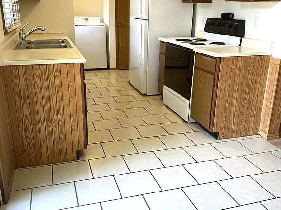 3rd image of 2101 Somerset Dr