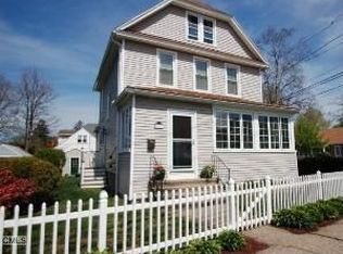 452 Oldfield Rd, Fairfield, CT 06824