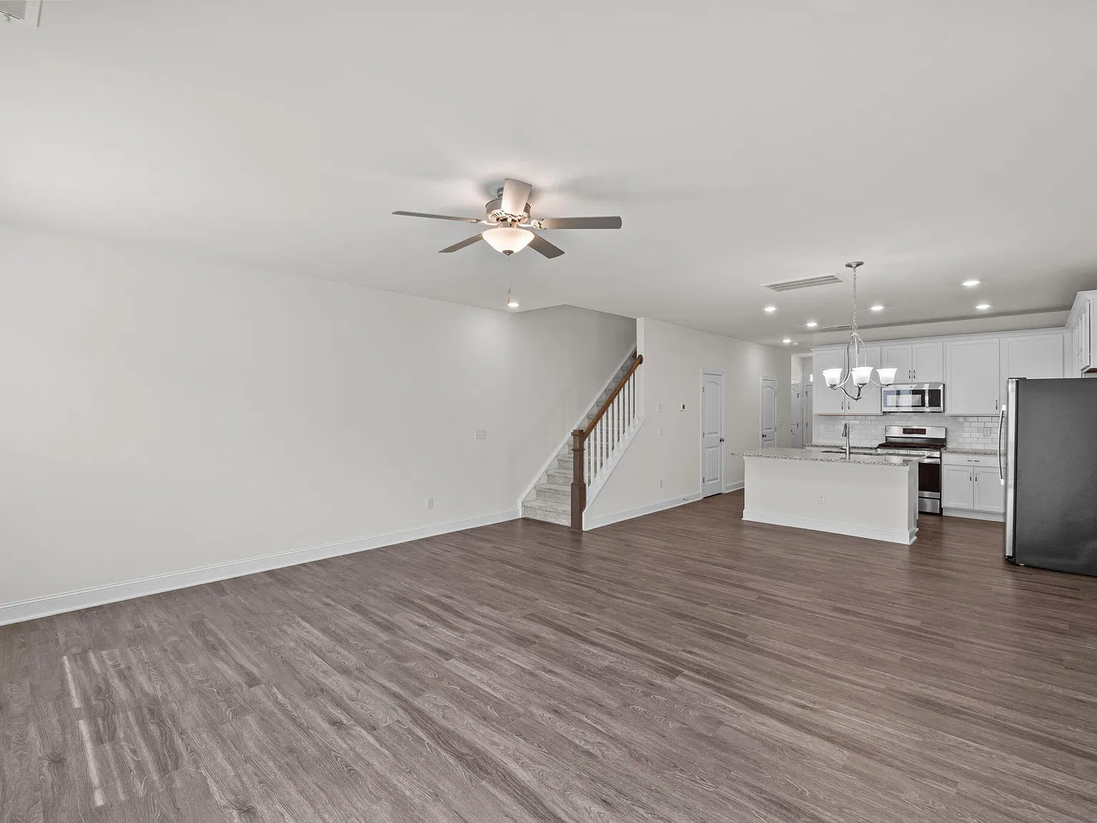 3 bed, 2.5 bath, 1732 sqft, $2,300 — Photo 3