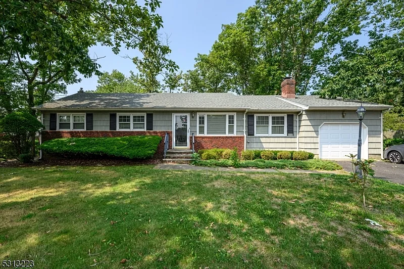 300 Evergreen Dr photo 1