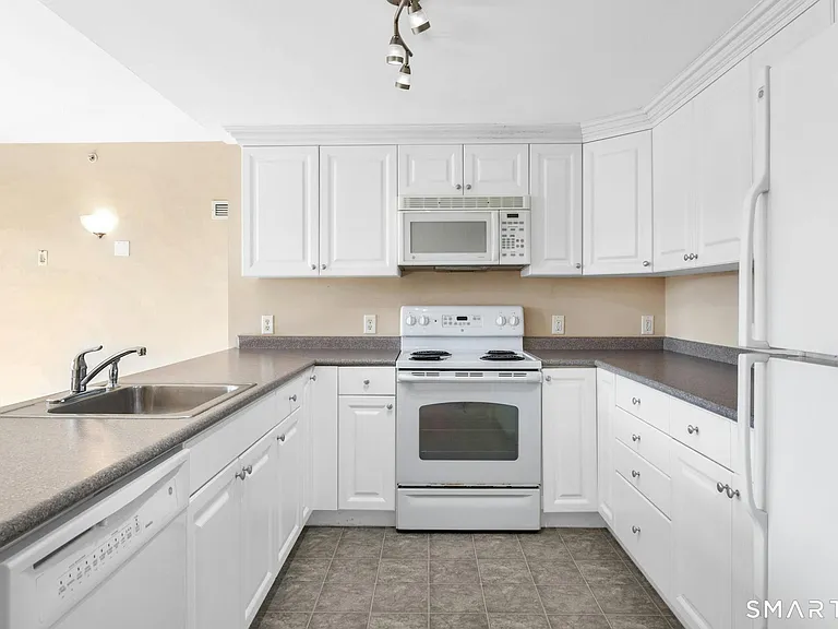 3250 Fairfield Ave #300 — Photo 8