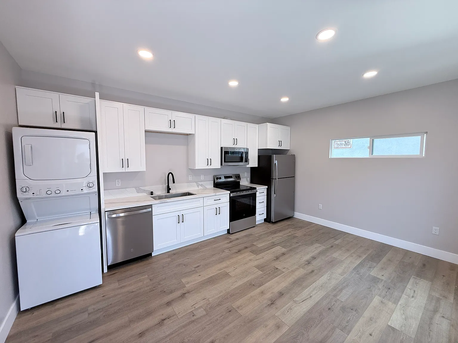 1 bed, $2,035 — Photo 3