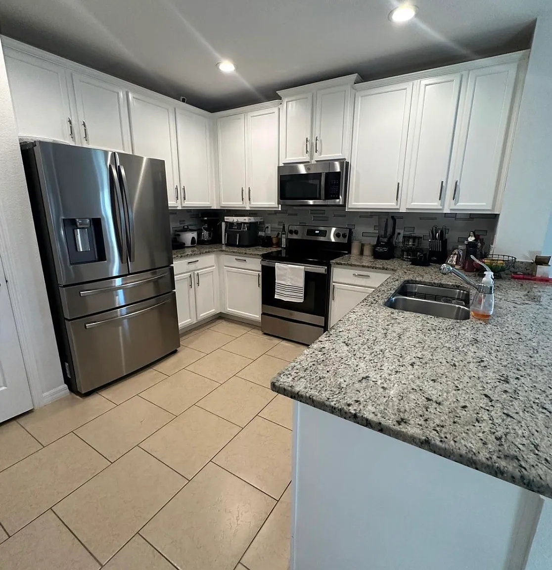 5 bed, 1979 sqft, $2,450 — Photo 4
