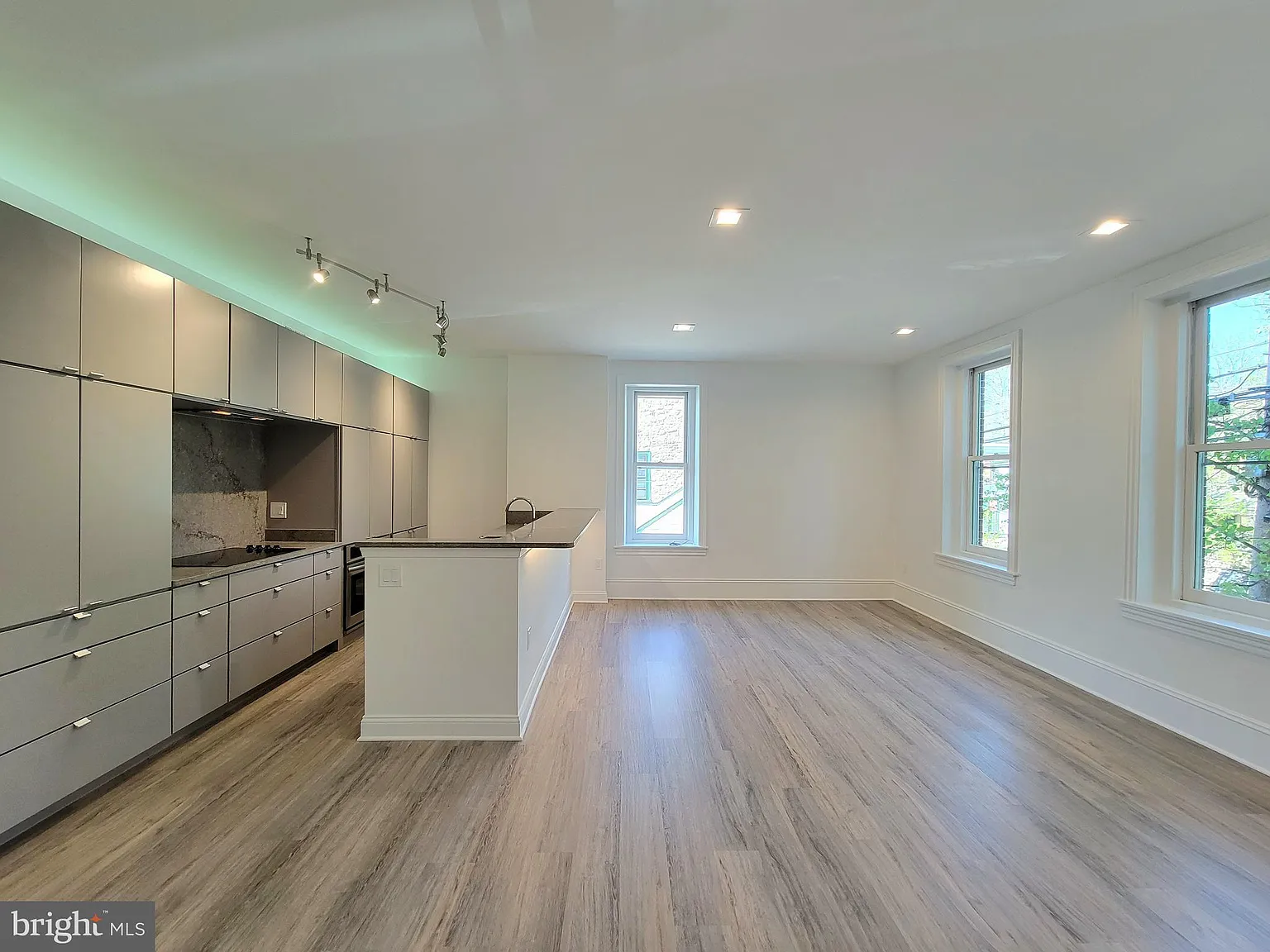 2 bed, 2.5 bath, $3,400 — Photo 2