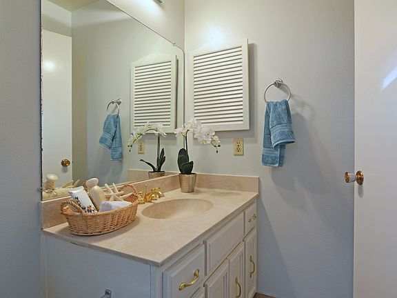 2nd image of 108 Cherry Hill Ct