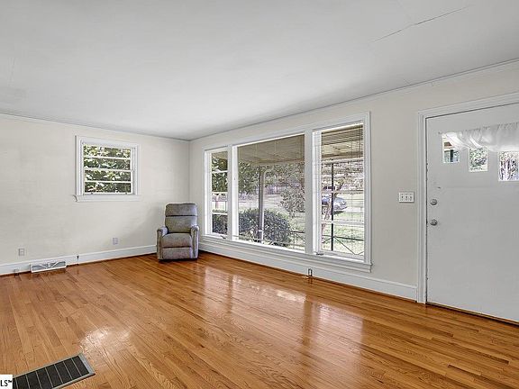 4th image of 6 Meadors Ave