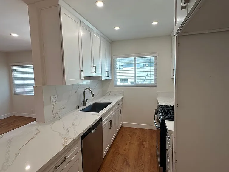 561 East Orange Grove Avenue — Photo 6