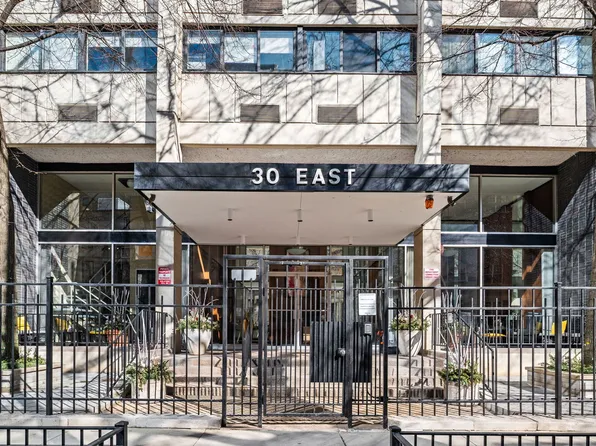 30 E Division St APT 14C, Chicago, IL 60610