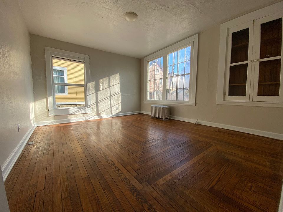 1st image of 415-417 Oak St #1