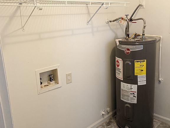 5th image of 110 Jay Ln #A