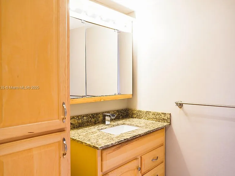 100 Golden Isles Dr #10 — Photo 11