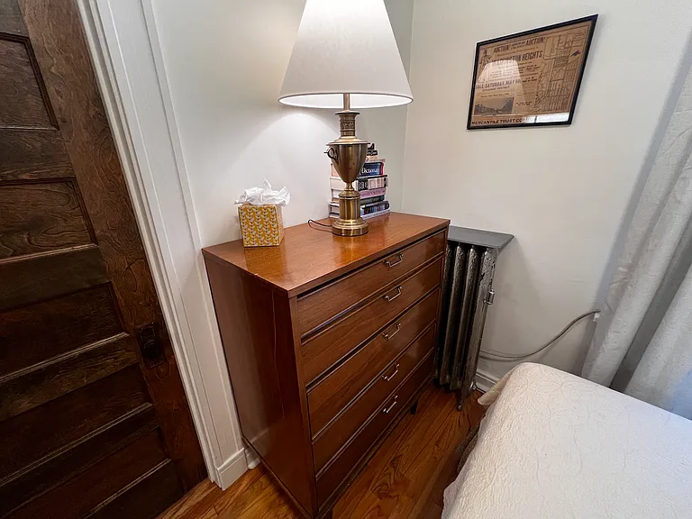 Chest of drawers.