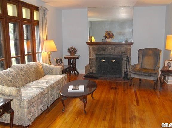 4th image of 210 Aspen St