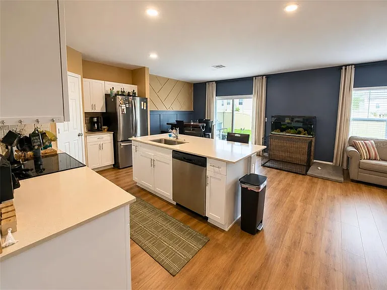 1352 Derry Ave — Photo 8