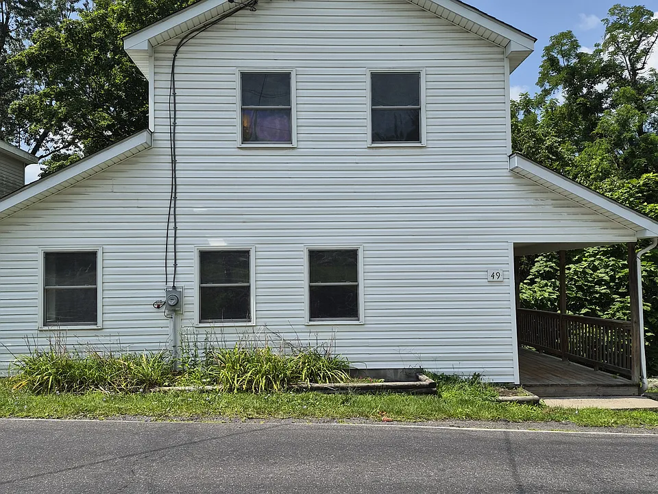 49 Maple Ave