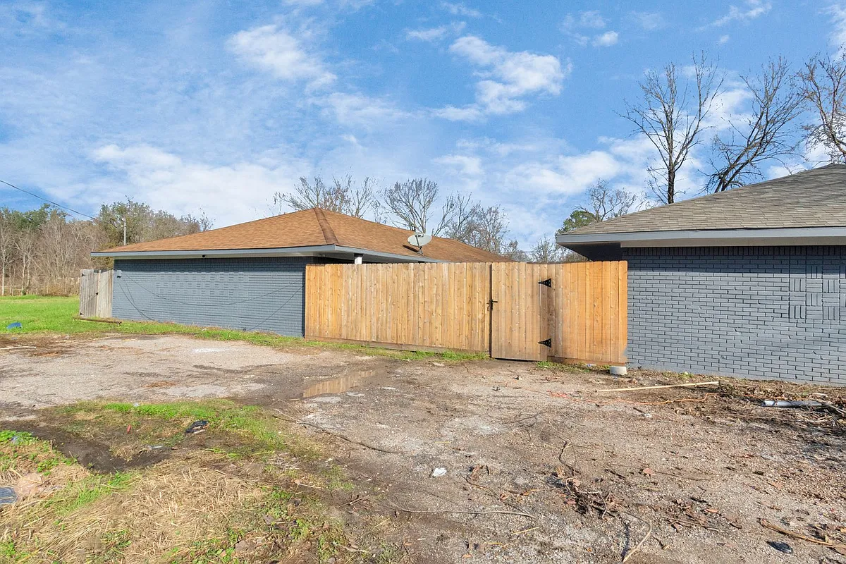 Building Photo - 3655 Seabrook St #4