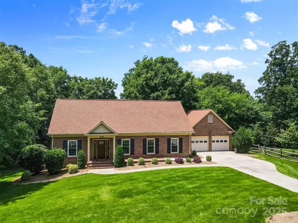 7916 Wellston Dr, Charlotte, NC 28210