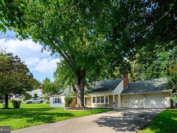 3rd image of 12128 Long Ridge Ln