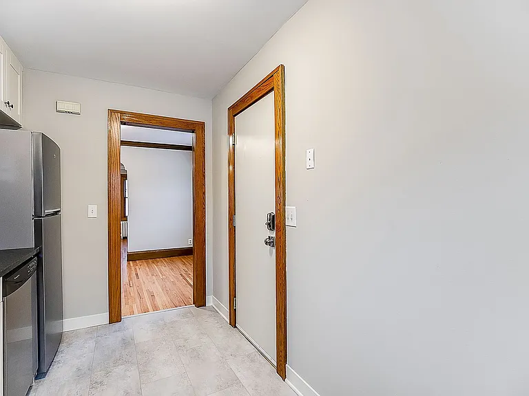 1499 Cleveland Ave N — Photo 30