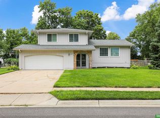 1116 Lafayette Dr, Papillion, NE 68046