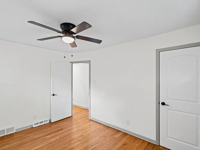 7809 Rosewood Dr — Photo 21