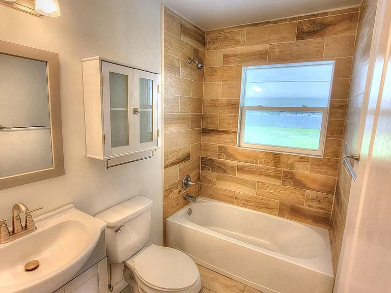 3919 Skycrest Dr — Photo 11