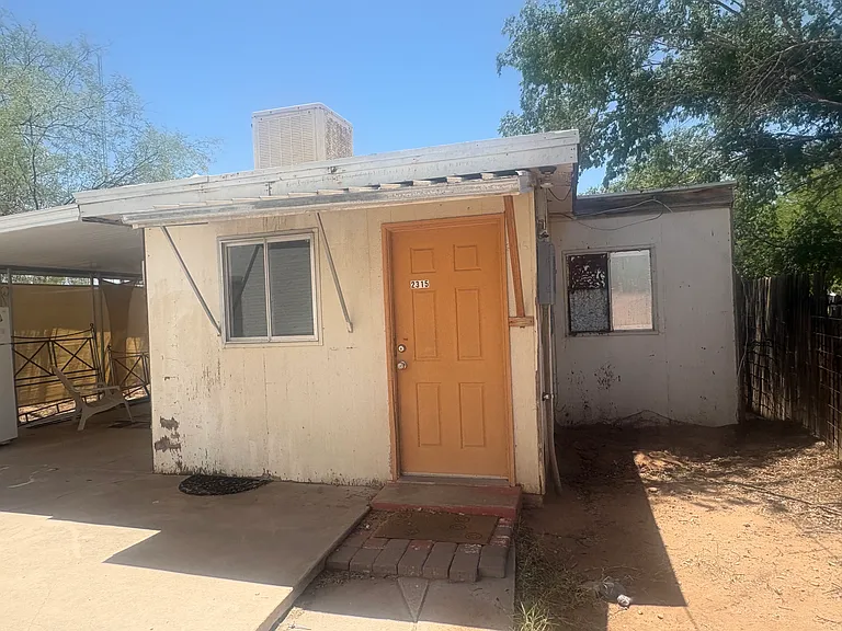 2315 N Camilla Blvd — Photo 2