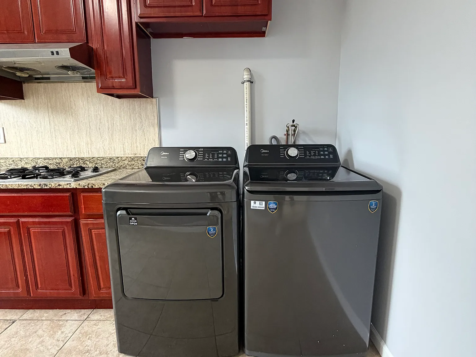 3 bed, 1000 sqft, $2,500 — Photo 3