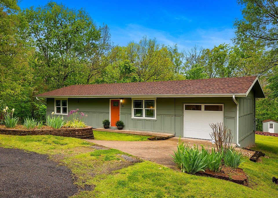 1st image of 15 Rochdale Dr
