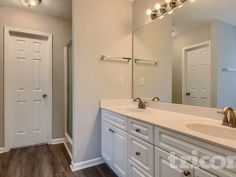 1309 Vine Cir — Photo 16