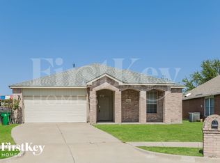5945 Iris Dr, Haltom City, TX 76137