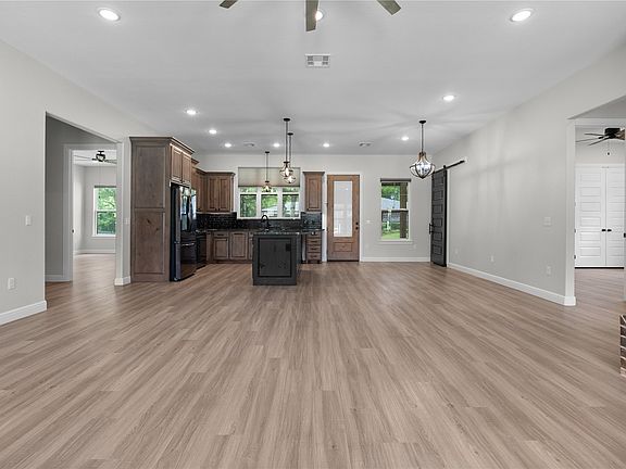 4th image of 2326 Wilson St