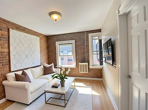 60 N Margin St Photo 1
