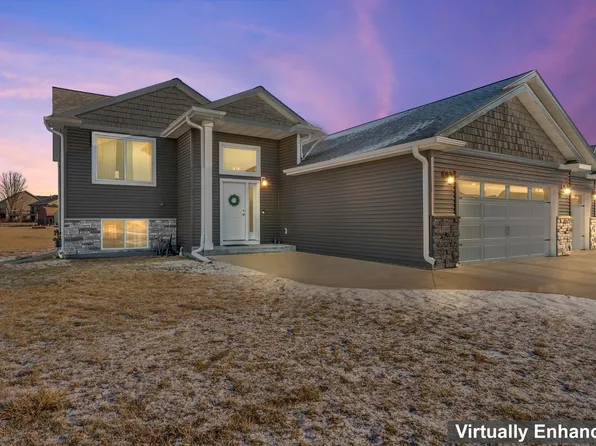 1107 Petersen Ct NW, Stewartville, MN 55976