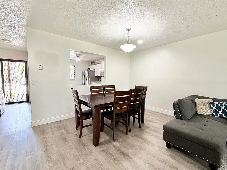 1407 Lakeview Dr E — Photo 4