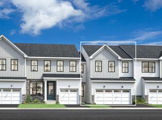 18 Grayson Ln, Downingtown, PA 19335