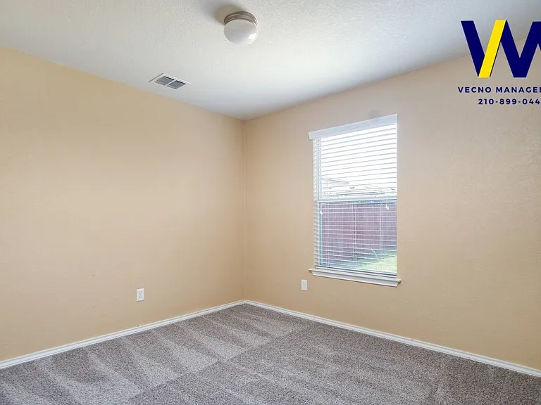 437 Auburn Park — Photo 19