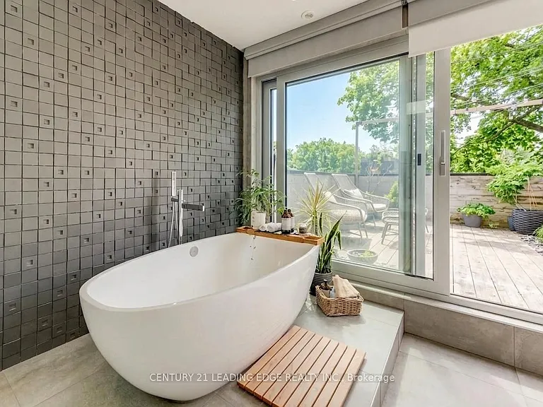 81 Dagmar Ave — Photo 38