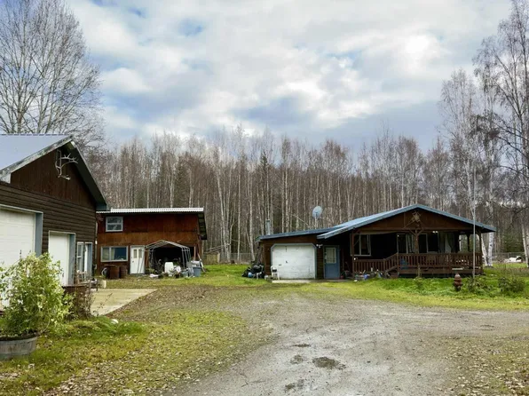 1066 Lakloey Dr, North Pole, AK 99705