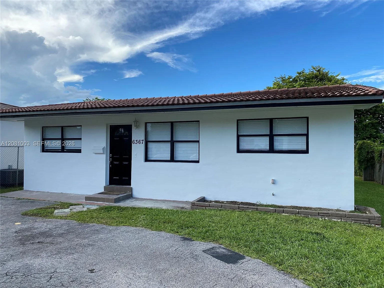 Tamiami Acres Plan 2 — Photo 1