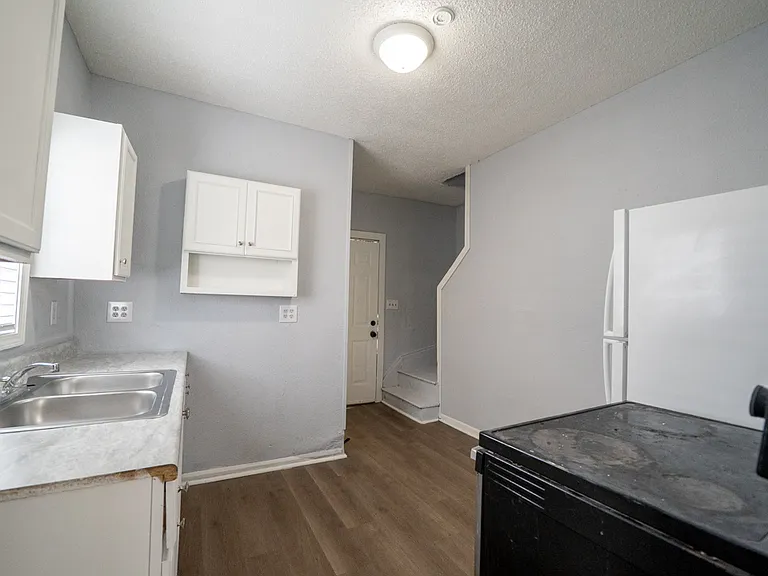 411 S Yale Ave — Photo 11