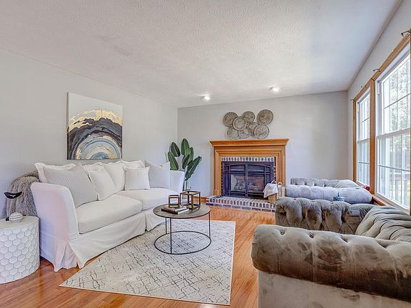 4th image of 9072 Fields Dr