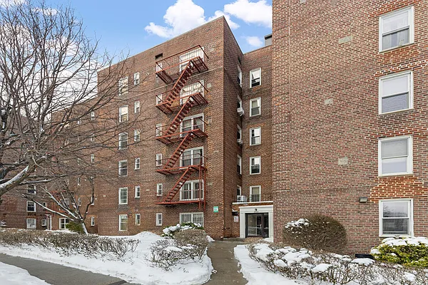 Sold by Compass | media 17