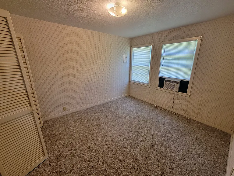 4030 E Whitney Ln — Photo 22