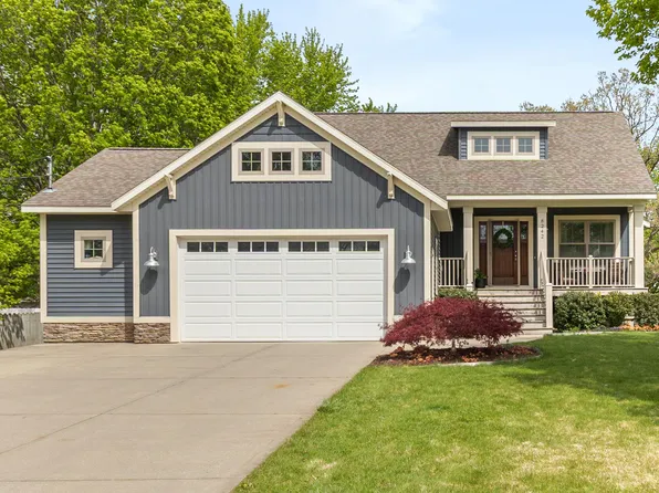 8242 Hearthway Ave, Jenison, MI 49428