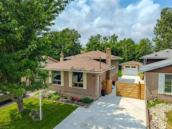 188 Country Club Dr, Guelph, ON N1E 3L2