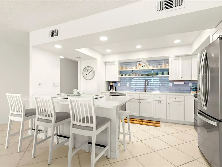 1848 Shore Dr S #402 — Photo 9